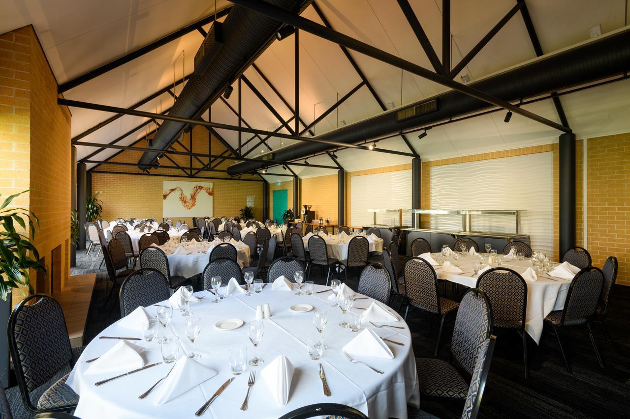 Lakeside Hotel And Conference Centre Sydney Exterior photo